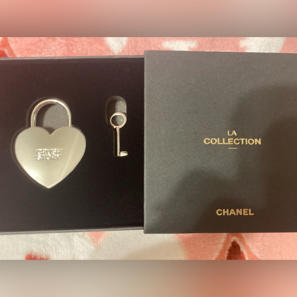 New C Silver Lock with key New inbox